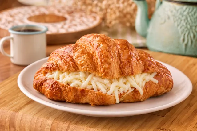 Mozzarella Cheese Maxi Croissant