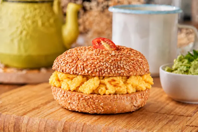 Scrambled Eggs Bagel